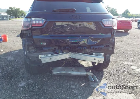 2021 Jeep Compass Altitude 4X4 z USA, uszkodzony, nr VIN 3C4NJDBB5MT580010